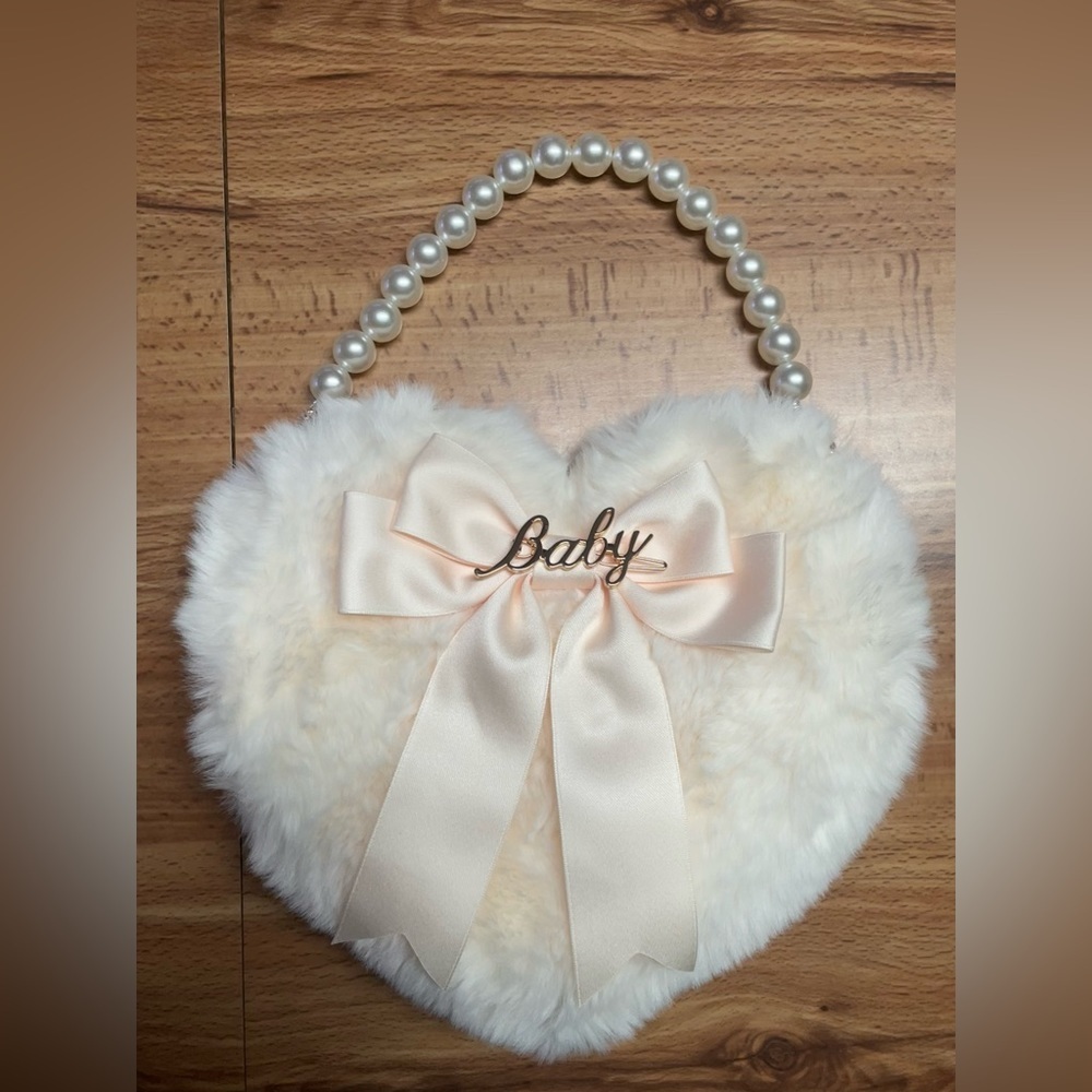 Red Fur Heart Shaped Purse - Picture 9 of 9